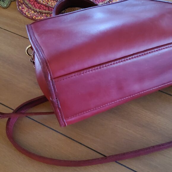 Vintage Coach Manor Crossbody handbag in Burgundy/Red 9977 + Hangtag - Picture 7 of 14